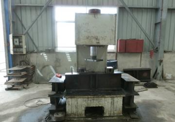 100噸自制矯正機(jī)